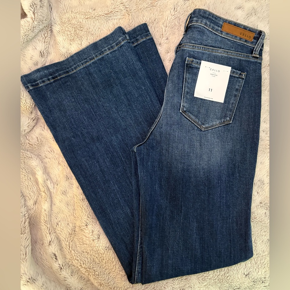 NWT Cello High Rise Flare Heans